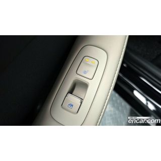 911103