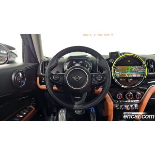 563631