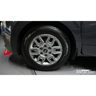 555617