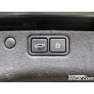 823667