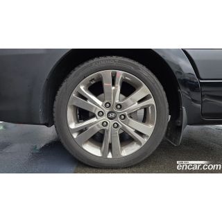 607976