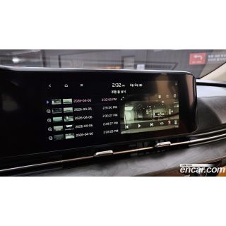 892121