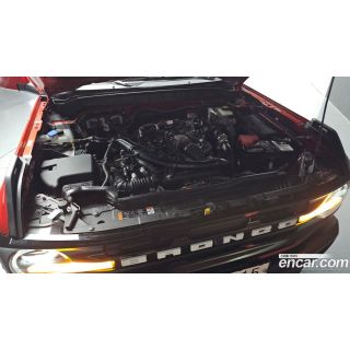 892607