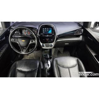 983580