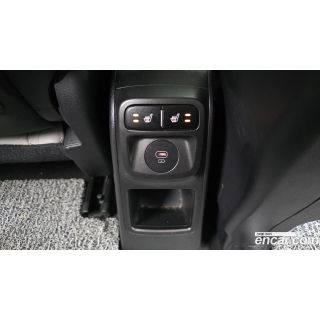 573740