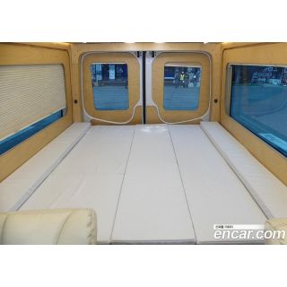 932572