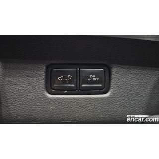 888561