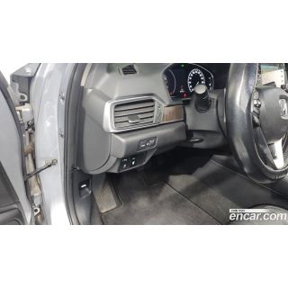 743769