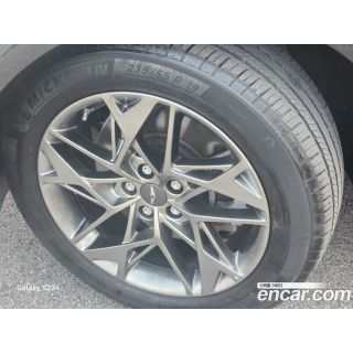 556928