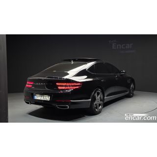 493070