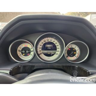 957617