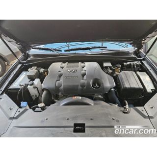 977575
