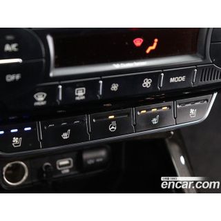 912200