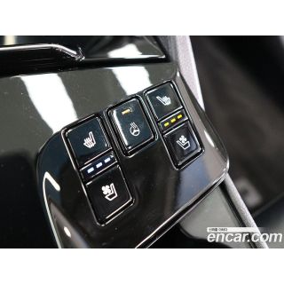 979908
