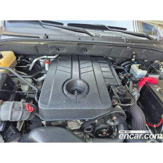563585