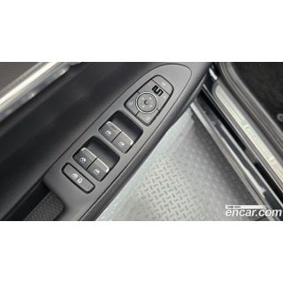 425943
