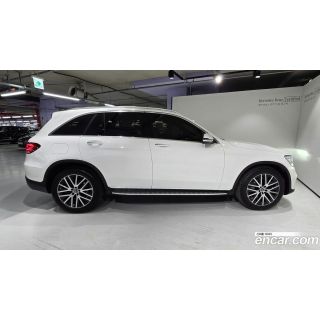 633745