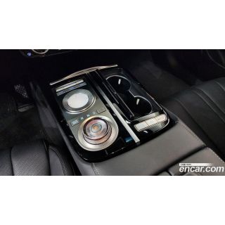 979828