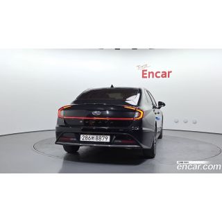 731218