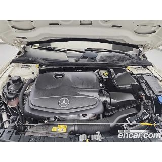 562300