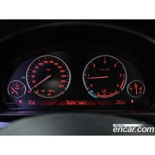 877589