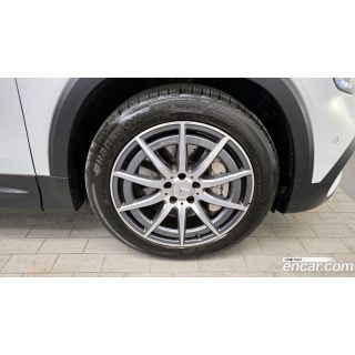 439375