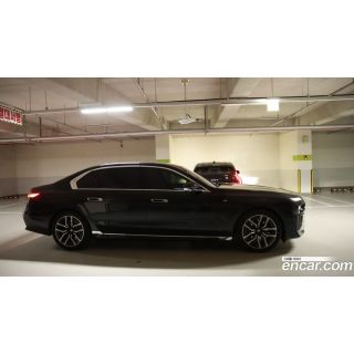 973562
