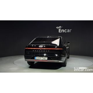 631703