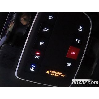 907713