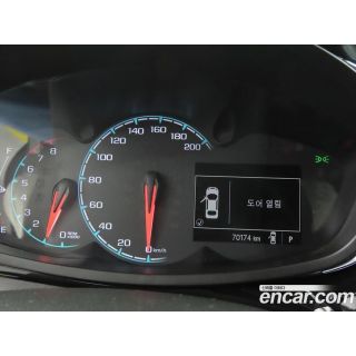 897702