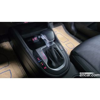 907779