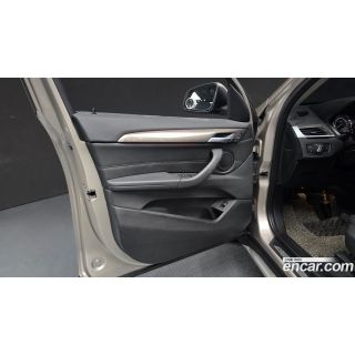 568047