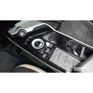 556832