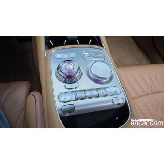 979360