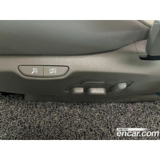 823878