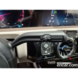 697735