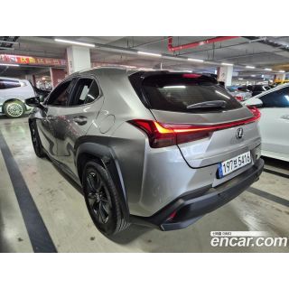 963272