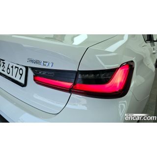 504975