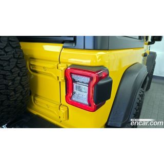 884093