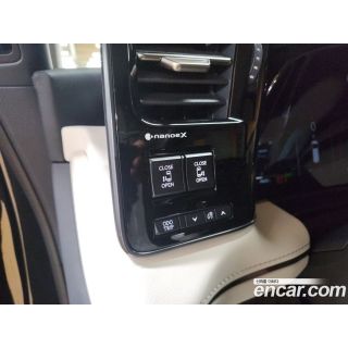 631031