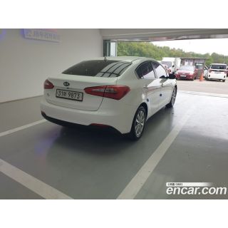943561