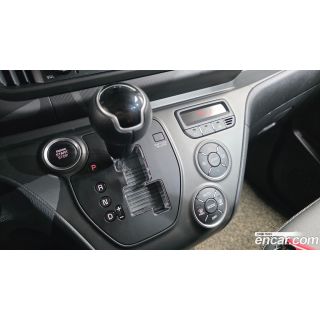 872573