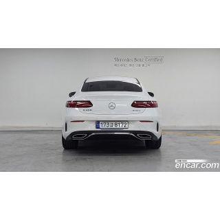437980