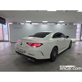 632928