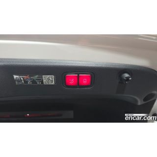 843682