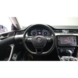 979228