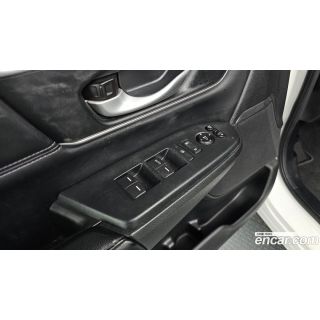 915223
