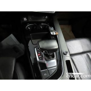 563458