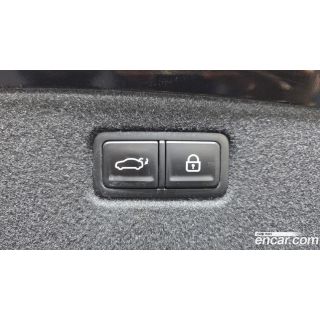 872473