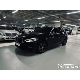 895706